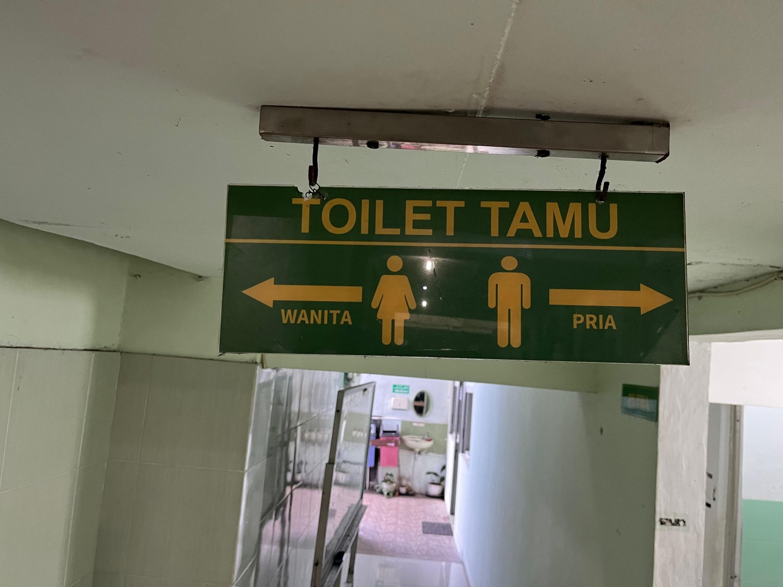 Toilet Tamu